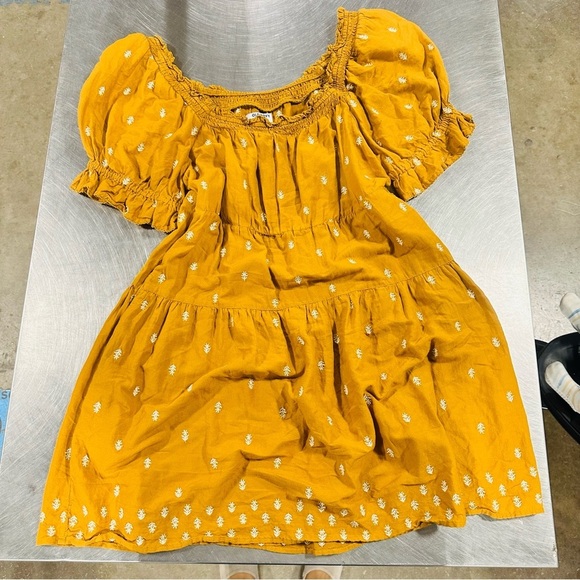 Old Navy Yellow Puff Sleeve Sundress medium - Picture 1 of 4